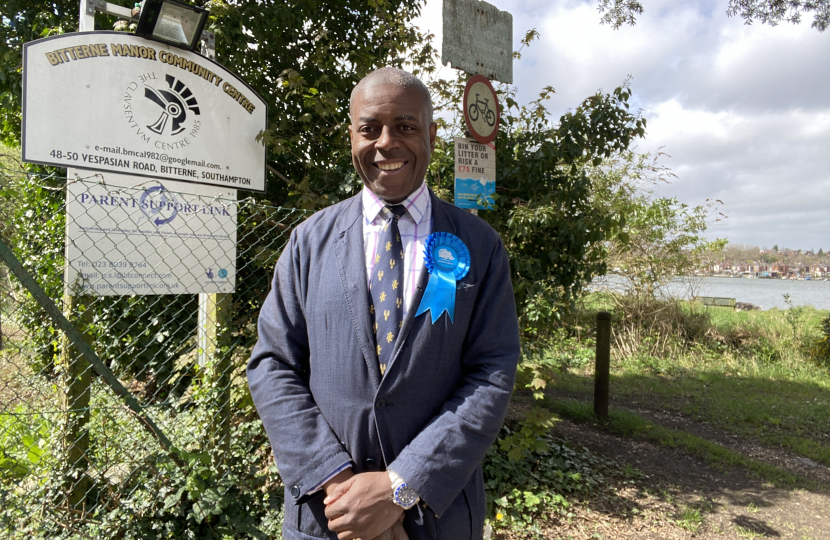 Sidney Yankson meeting residents near Bitterne Manor Community Centre 