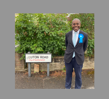 Sidney Yankson listening to residents in Sholing about tackling crime