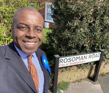 Sidney Yankson listening to residents in Sholing and Peartree åregarding the NHS