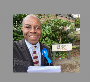 Sidney Yankson meeting residents in Glenfield Avenue